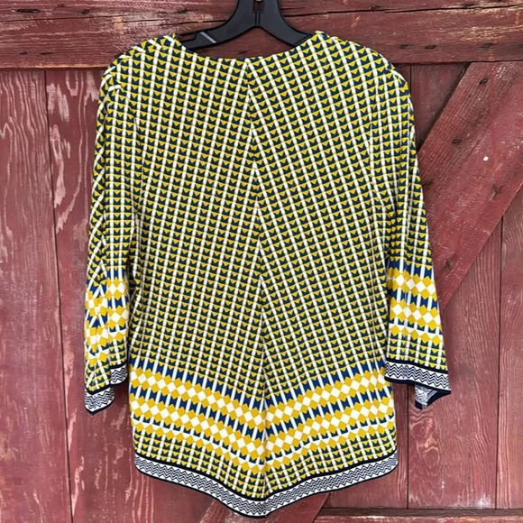 Chico’s blue/gold geometric print V neck bell sleeve flared stretch top. Small - Picture 4 of 6
